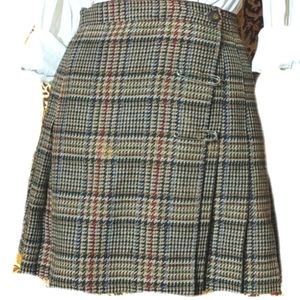 Wanna play school girl? VTG pleated skirt.